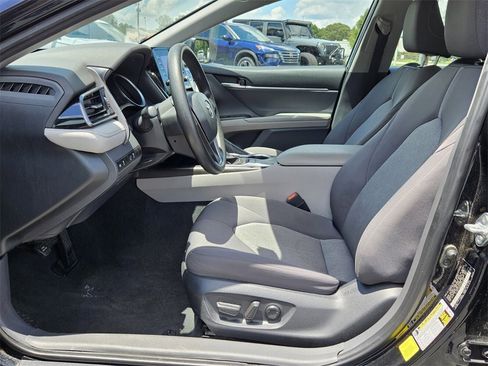 Used 2023 Toyota Camry LE image 10