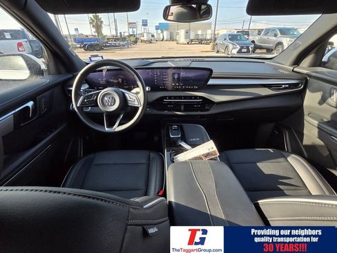 Used 2025 Buick Enclave Preferred image 2