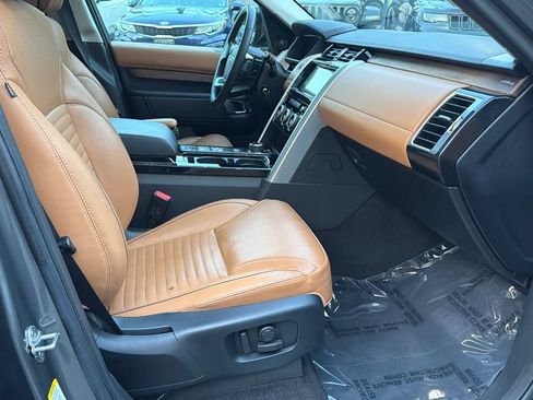 Used 2018 Land Rover Discovery HSE Luxury AWD/4WD image 12