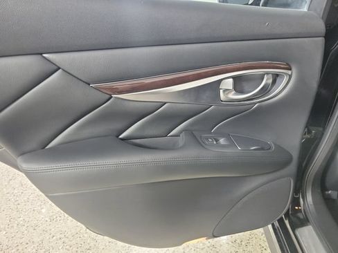 Used 2011 INFINITI M56 w/ Sport Pkg RWD image 15