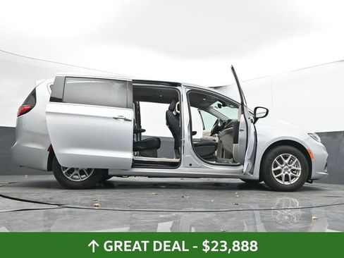 Used 2024 Chrysler Pacifica Touring-L FWD image 77