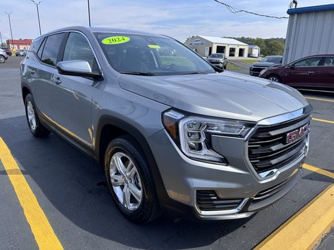 Used 2024 GMC Terrain SLE image 2