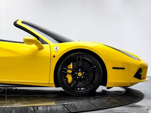 Used 2017 Ferrari 488 Spider image 30