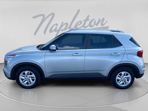 Used 2020 Hyundai Venue SEL FWD image 6