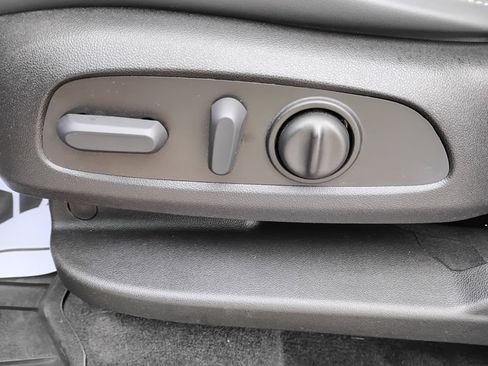 Used 2023 Buick Enclave Essence image 14