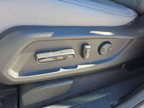 Used 2025 Honda Pilot Touring image 24