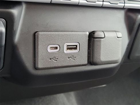 Used 2022 GMC Sierra 2500 SLE w/ SLE Value Package; image 10