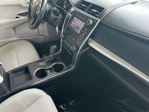 Used 2016 Toyota Camry SE FWD image 17