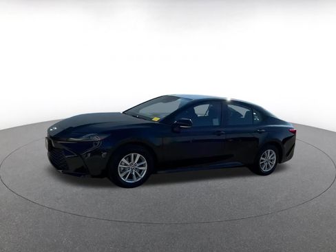 Used 2025 Toyota Camry LE image 7