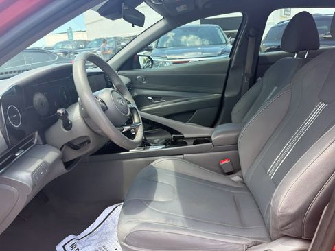 Used 2022 Hyundai Elantra SEL w/ Convenience Package FWD image 5