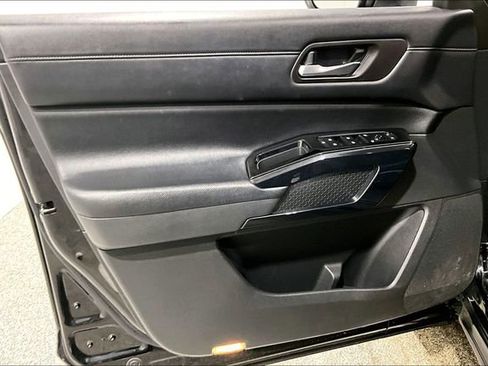 Used 2022 Nissan Pathfinder S image 21