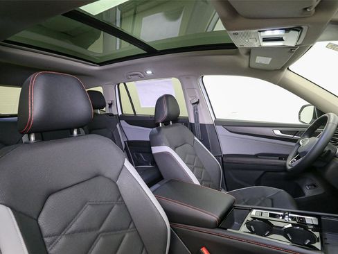 New 2026 Volkswagen Atlas Peak Edition image 16