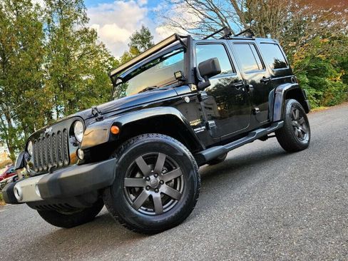 Used 2015 Jeep Wrangler Unlimited Sahara AWD/4WD image 3