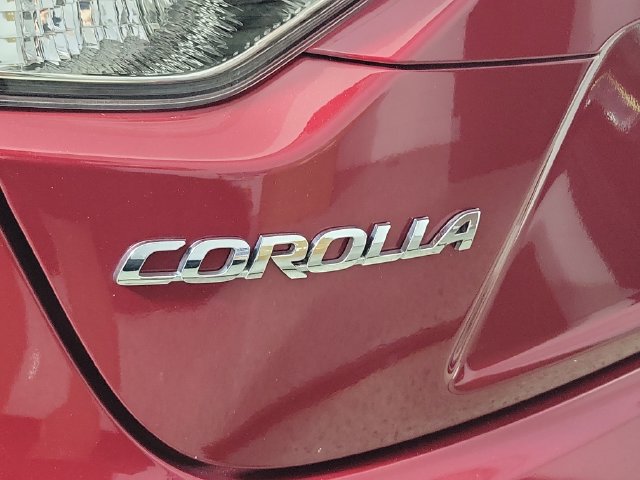Used 2025 Toyota Corolla LE FWD image 9