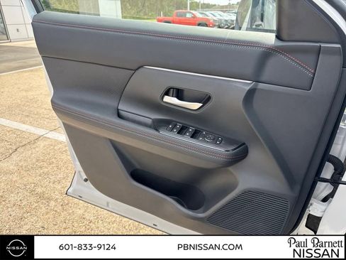 New 2025 Nissan Kicks SR image 23