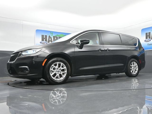 Used 2024 Chrysler Pacifica Touring-L FWD image 19