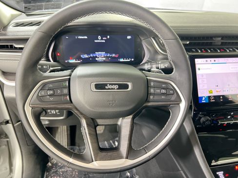Used 2023 Jeep Grand Cherokee Limited AWD/4WD image 11