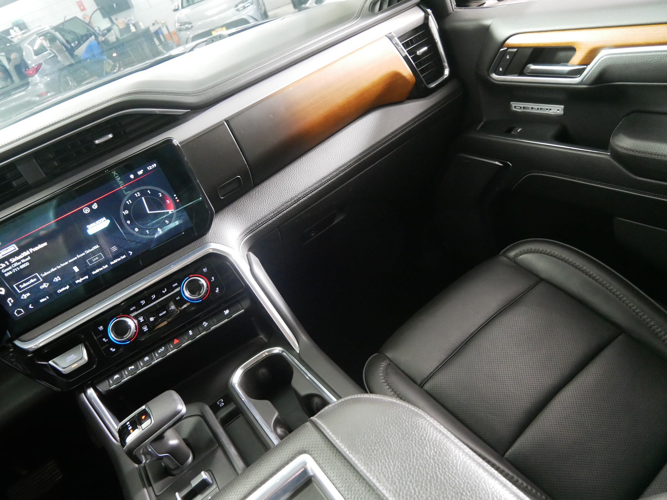 Used 2022 GMC Sierra 1500 Denali AWD/4WD image 11