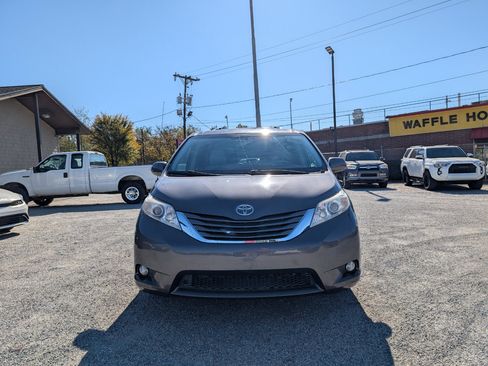 Used 2012 Toyota Sienna Limited image 2