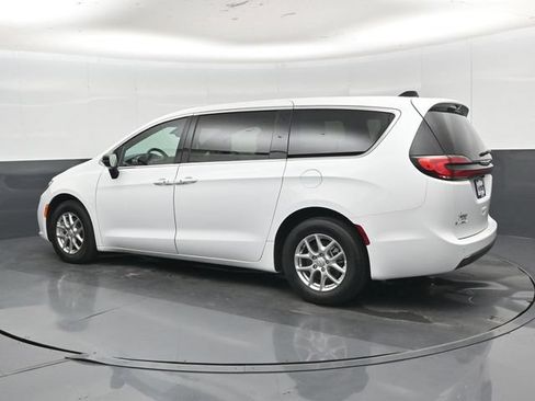 Used 2026 Chrysler Pacifica Select FWD image 35