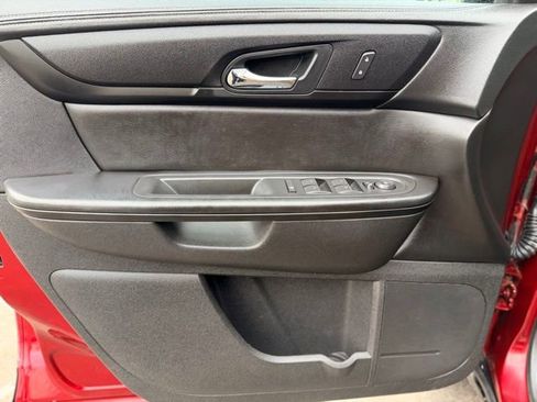 Used 2016 GMC Acadia SLE AWD/4WD image 18