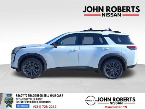 New 2026 Nissan Pathfinder SL w/ SL Premium Package AWD/4WD image 2