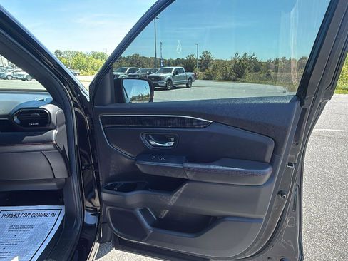 Certified 2025 Honda Pilot Black Edition image 16