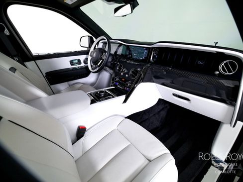 Certified 2025 Rolls-Royce Cullinan Black Badge AWD/4WD image 31