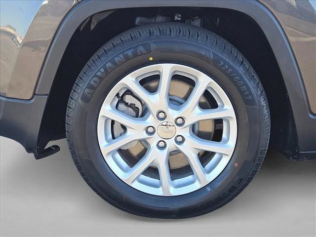 Used 2018 Jeep Cherokee Latitude Plus FWD image 23
