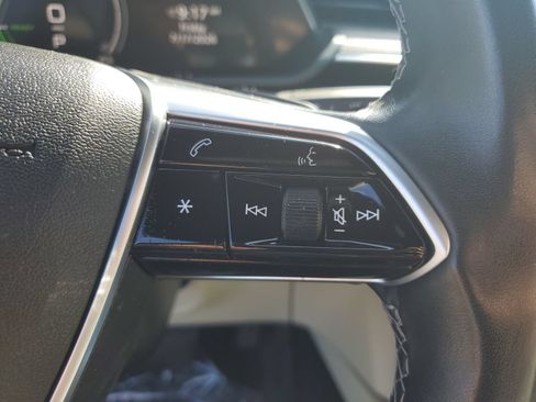 Used 2024 Audi Q8 e-tron Premium Plus w/ Premium Plus Package AWD/4WD image 31