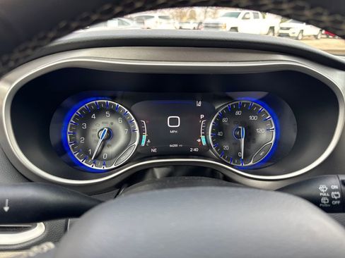 Certified 2023 Chrysler Pacifica Touring-L image 18