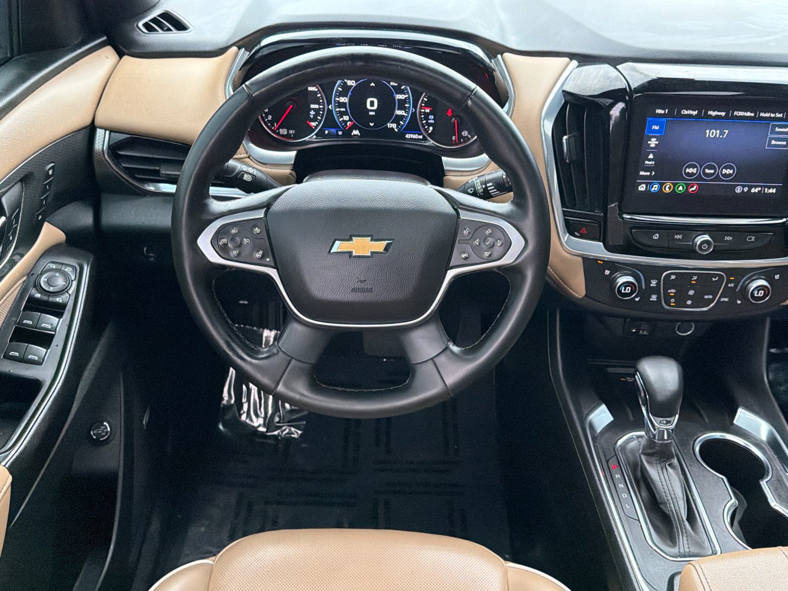 Used 2023 Chevrolet Traverse Premier FWD image 15