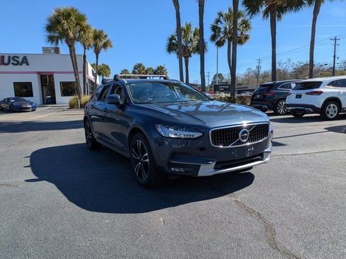 Used 2019 Volvo V90 T5 Cross Country w/ Advanced Package image 3