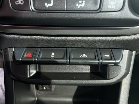 Used 2022 Chevrolet Colorado LT w/ LT Convenience Package AWD/4WD image 24