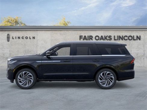 New 2025 Lincoln Navigator Reserve image 3