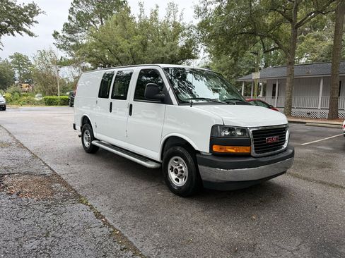 Used 2024 GMC Savana 2500 w/ Driver Convenience Package image 3
