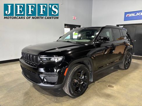 Used 2023 Jeep Grand Cherokee Altitude AWD/4WD image 1