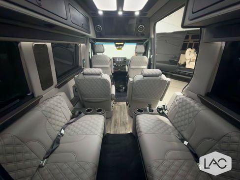 Used 2022 Mercedes-Benz Sprinter 2500 image 25