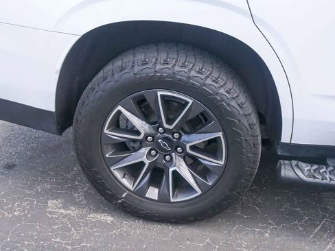 Used 2022 Chevrolet Tahoe Z71 w/ Luxury Package AWD/4WD image 6