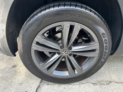 Certified 2021 Volkswagen Atlas Cross Sport SE AWD/4WD image 29