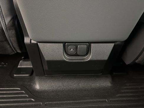 New 2026 Ford F250 XL w/ XL Chrome Package image 25