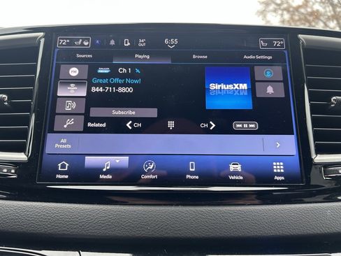 Used 2024 Chrysler Pacifica Touring-L image 13