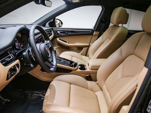 Certified 2026 Porsche Macan AWD/4WD image 22