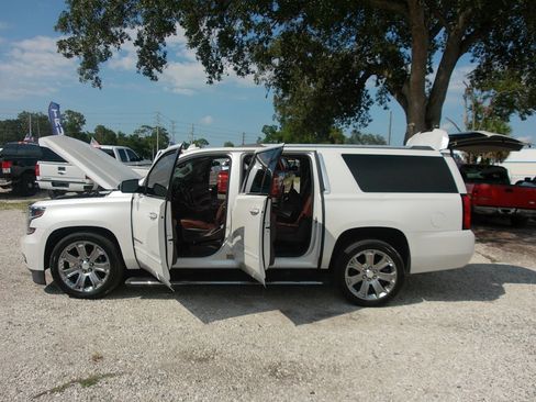 Used 2017 Chevrolet Suburban Premier RWD image 10