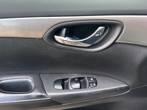 Used 2018 Nissan Sentra S w/ S Midnight Style Package FWD image 10