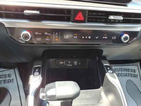 Used 2025 Kia Sorento S AWD/4WD image 13