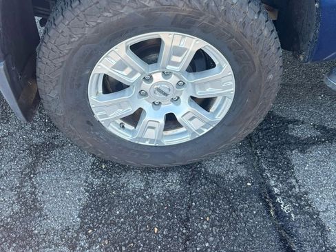 Used 2017 Nissan Titan SV image 11