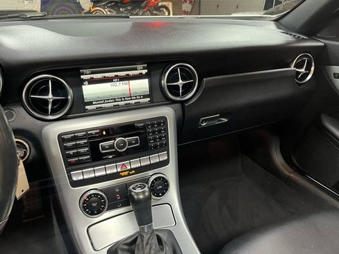 Used 2015 Mercedes-Benz SLK 250 w/ Premium Package image 23