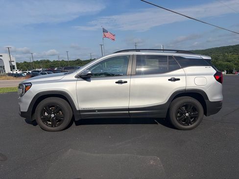 Used 2022 GMC Terrain SLE w/ Driver Convenience Package AWD/4WD image 2