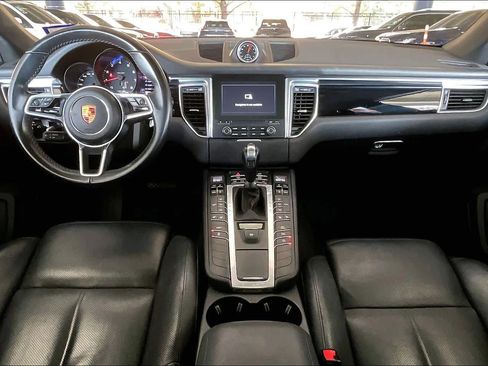 Used 2018 Porsche Macan image 15